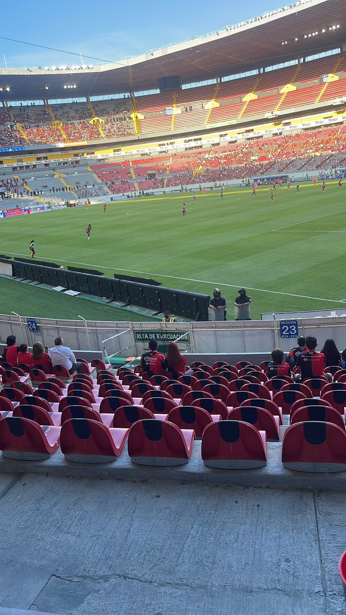 VallartaHosto's tweet photo. @adrianigavila @BullyingFutbol En el clímax del Atlas vs san Luis https://t.co/2FlWzqTbkh