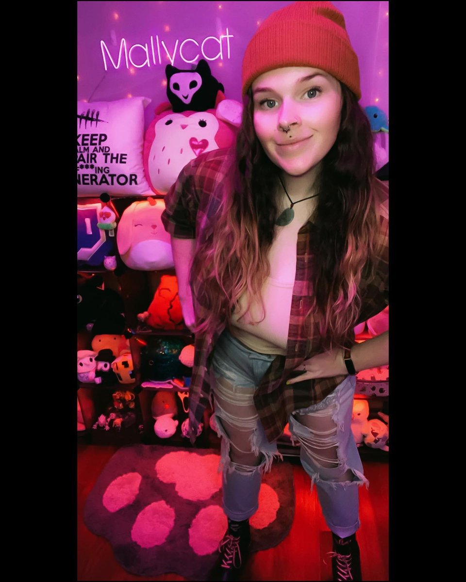 itsMallyCat's tweet photo. Feels good to be back at it with all my frands again! We will be live again tonight at 8 PM CST! Hope to see you there💜

https://t.co/hZaFWSfNs8

#streamer #twitch #gamer #gamergirl #lgbtqia #dbd #steam #hellofresh #sponsored #ad https://t.co/IaoFbFkTdv