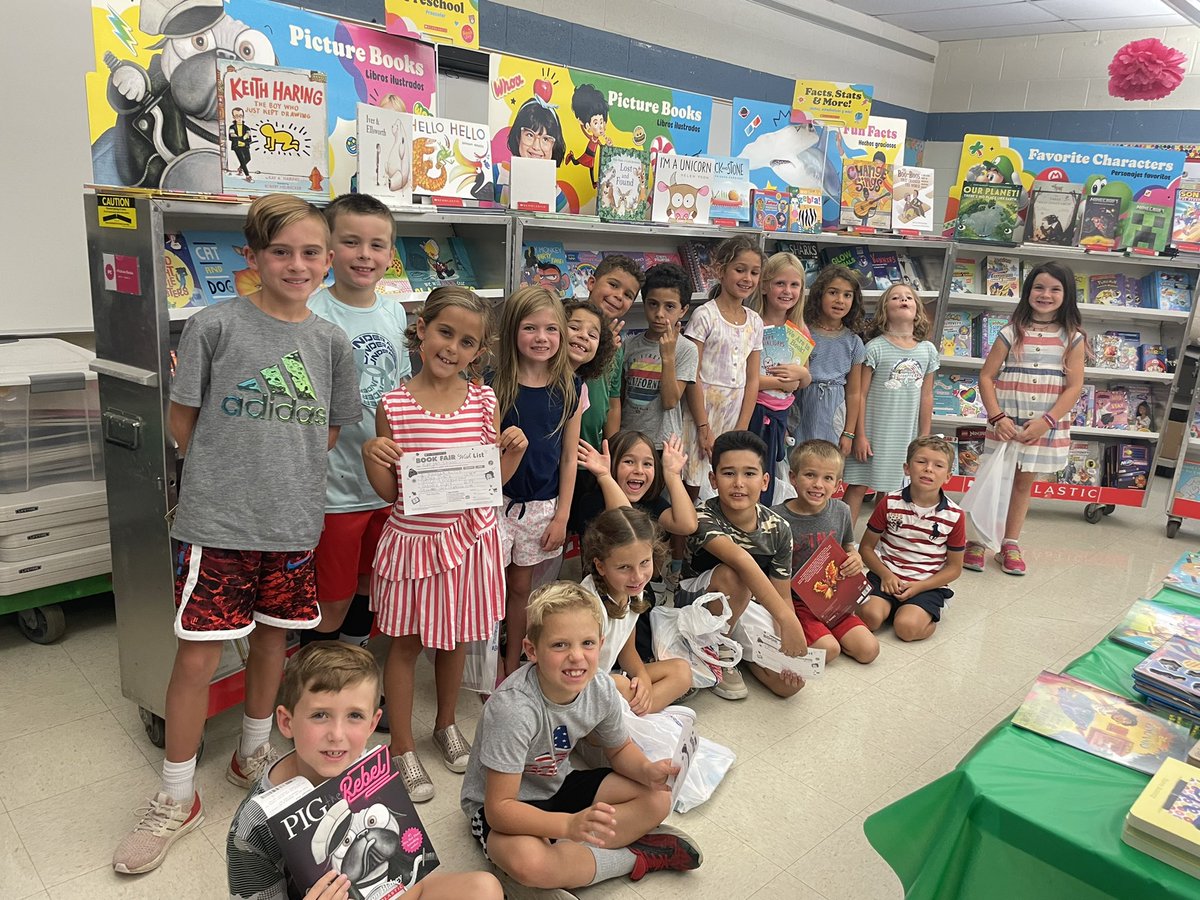 CBJenDellaPorta's tweet photo. We had fun picking out our books at the Scholastic Book fair today! Thank you to all the volunteers who helped 📚😊 @CBGaymanES https://t.co/BqILpBlAQf