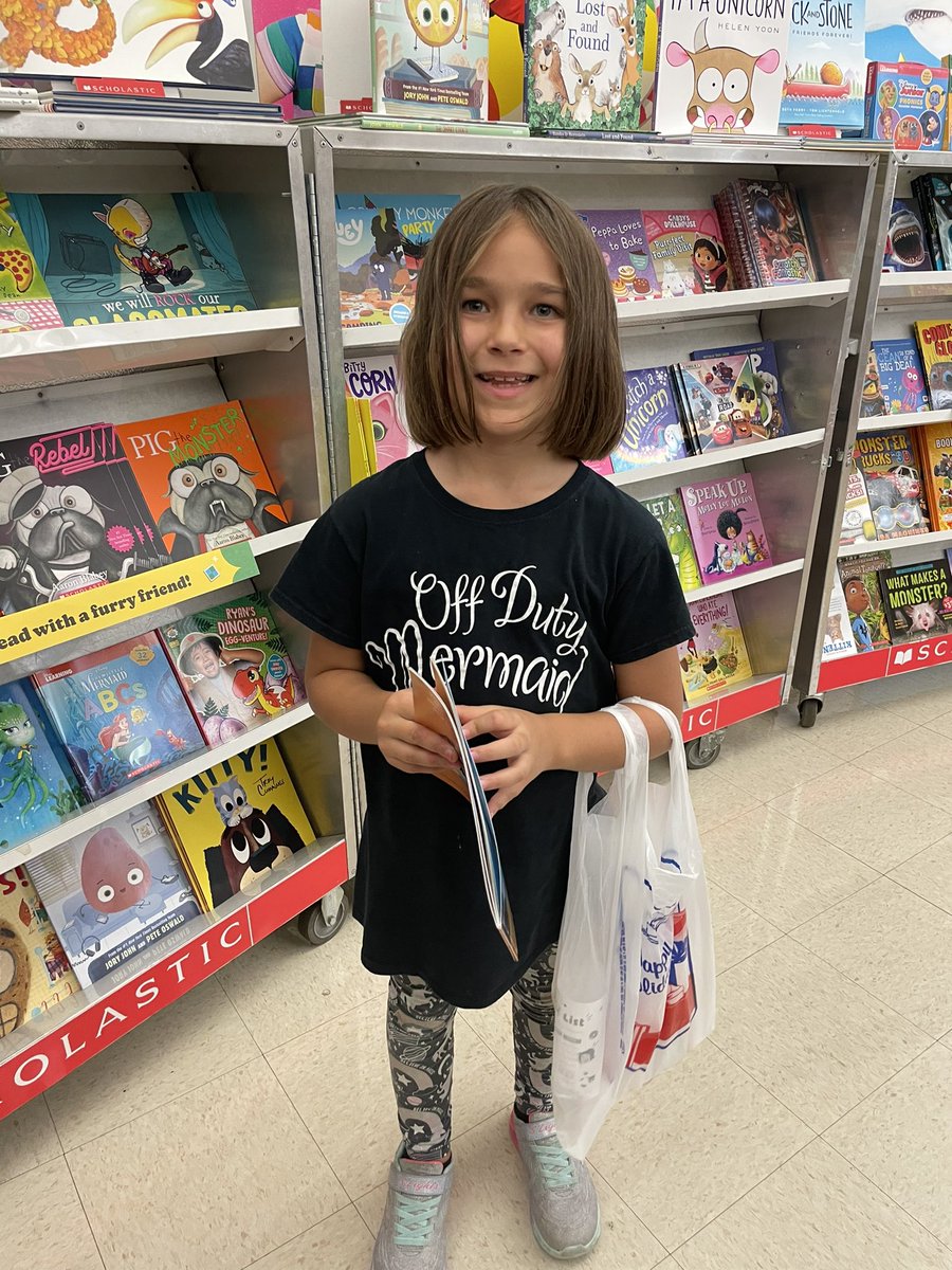 CBJenDellaPorta's tweet photo. We had fun picking out our books at the Scholastic Book fair today! Thank you to all the volunteers who helped 📚😊 @CBGaymanES https://t.co/BqILpBlAQf