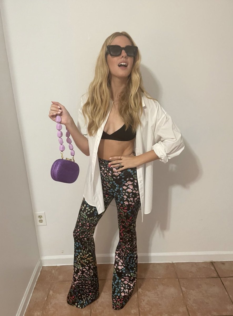 queenfandom32's tweet photo. This outfit for a Saturday night fever themed party in #PLLOriginalSin season 2 is a must #PLLOriginalSin2 @malbechtel43 serving as per usual 🔥🤍 #mallorybechtel #karenbeasley #kellybeasley #nottheeviltwinshepromises https://t.co/PdjT9QEa2M