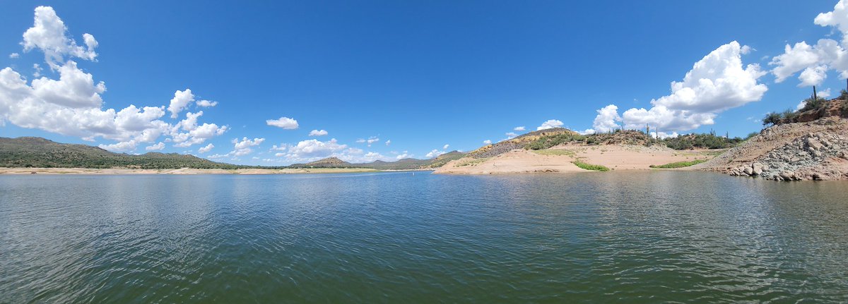 thedesertfox007's tweet photo. When your friend asks if you are on the way to the lake .... and she doesn't mind hanging out on the #isup @iROCKERsup I lent her mine I know why I love my IROCKER !!!! #suppup #desertfox #liveyourlifeonthewater #irocker #lakegirl #isupgirl https://t.co/357Bhc1se4