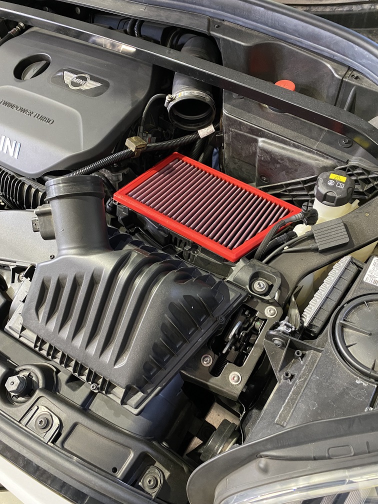 sevenknotmini's tweet photo. こんにちは！セブンノット野田店です。
ミニ F60 JCW クロスオーバー へ、BMCフィルターとレムスマフラー を取付ました！

#mini #bmwmini #minicrossover #minijcw #f60 #minicustom #sevenknot #muffier #f54 #f55 #f56 #f57 #ミニクロスオーバー #マフラー交換 #千葉県 #野田市 https://t.co/hsKUs5G0zJ