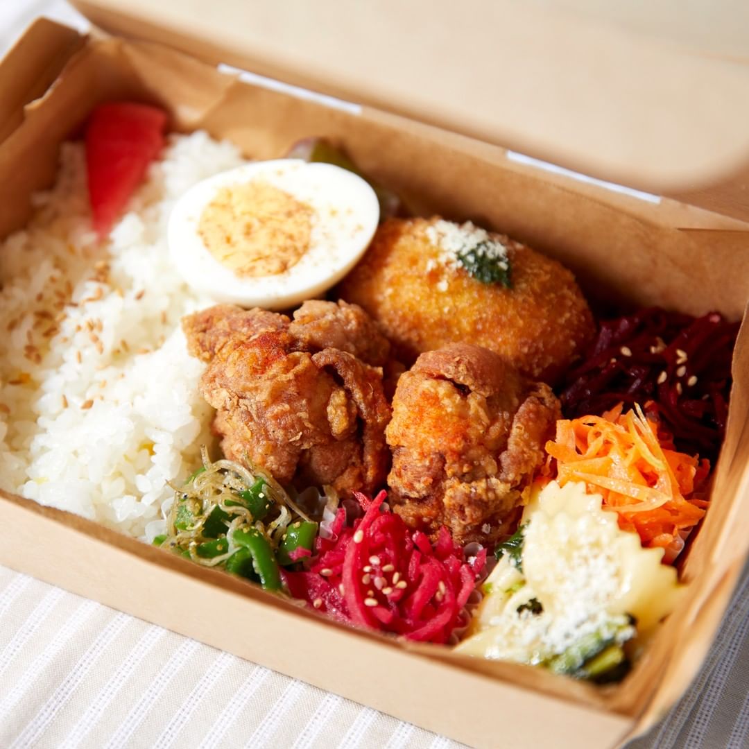 hanshinnow's tweet photo. 日替わり弁当
🚃深江駅→徒歩約9分

詳しくはこちら。
Instagramでは沿線のグルメ情報を随時発信中！
https://t.co/Kg7fn52QAp https://t.co/jPqY4U3ecH