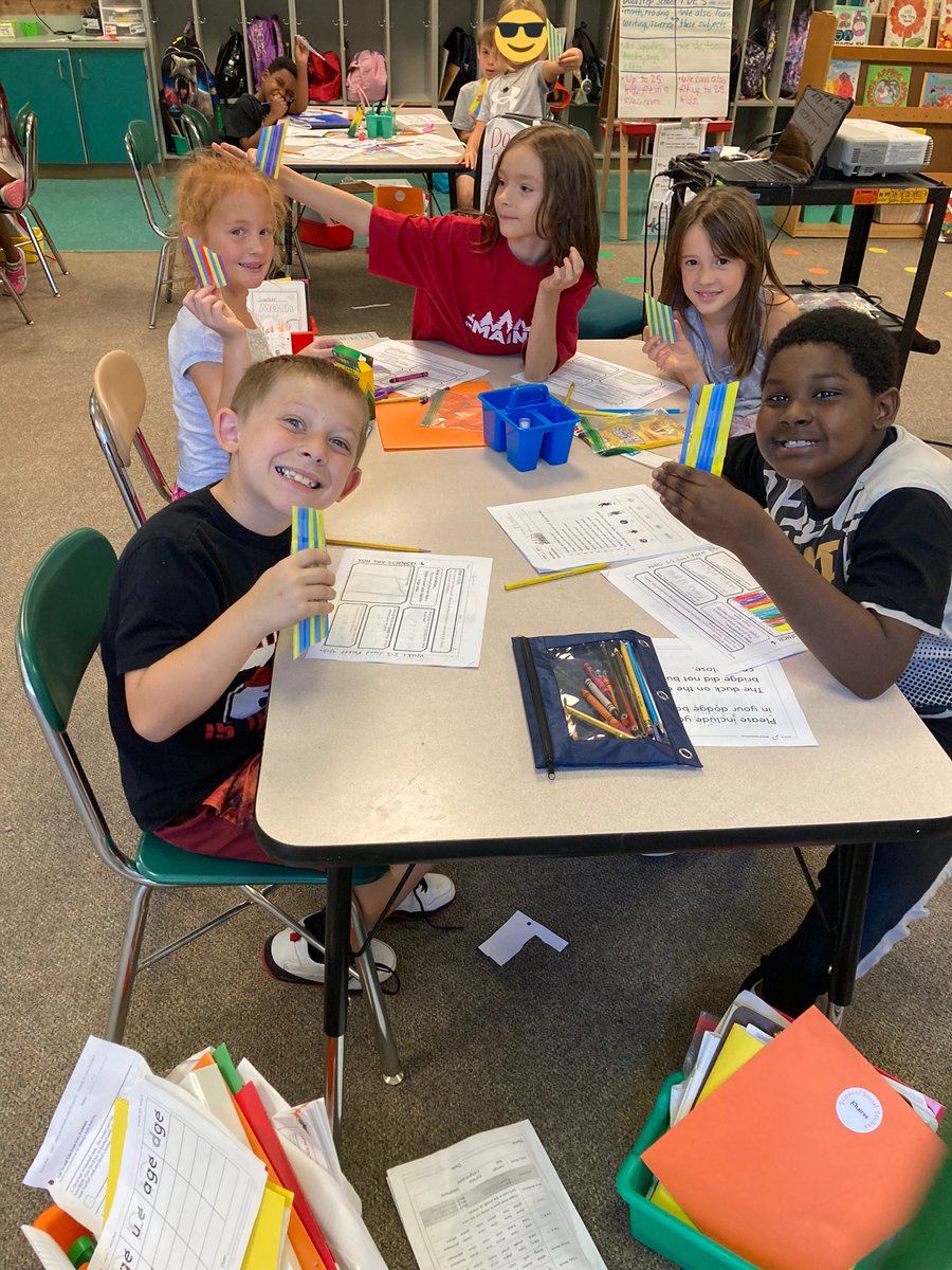 MrsZeiner's tweet photo. We’ve been busy with reader’s theater in EL and making straw flutes to discover pitch in Science! #PACKrising 💚💙 https://t.co/4Kj3Jnv0tB