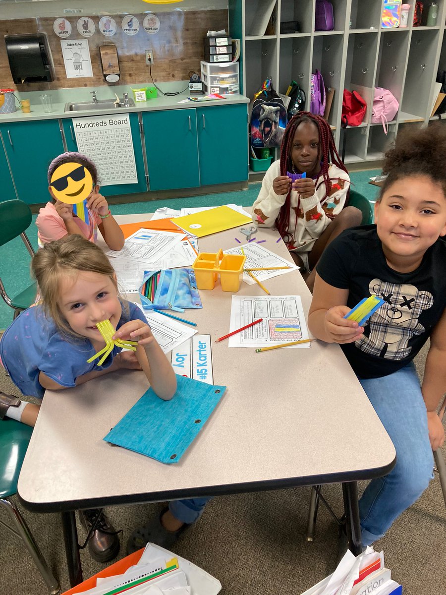 We’ve been busy with reader’s theater in EL and making straw flutes to discover pitch in Science! #PACKrising 💚💙