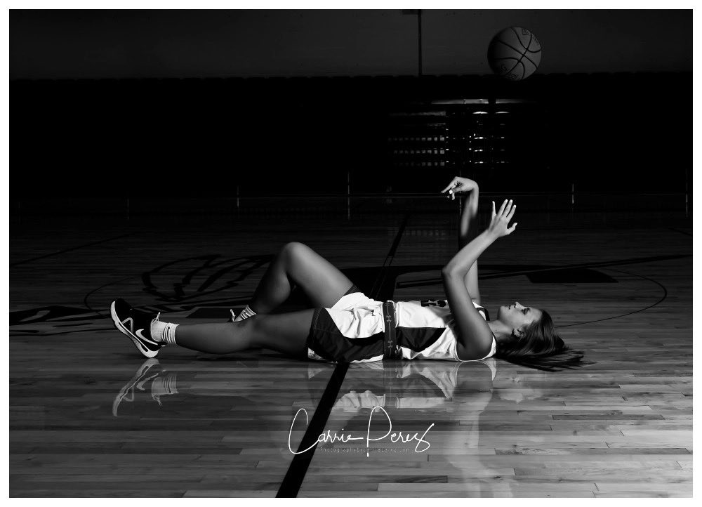 Dr_jlink's tweet photo. How could this not be an old basketball coaches favorite senior picture. This girl is so athletic and so talented the possibilities are endless. #KeepChasingThoseDreams https://t.co/48v2GyjHIY