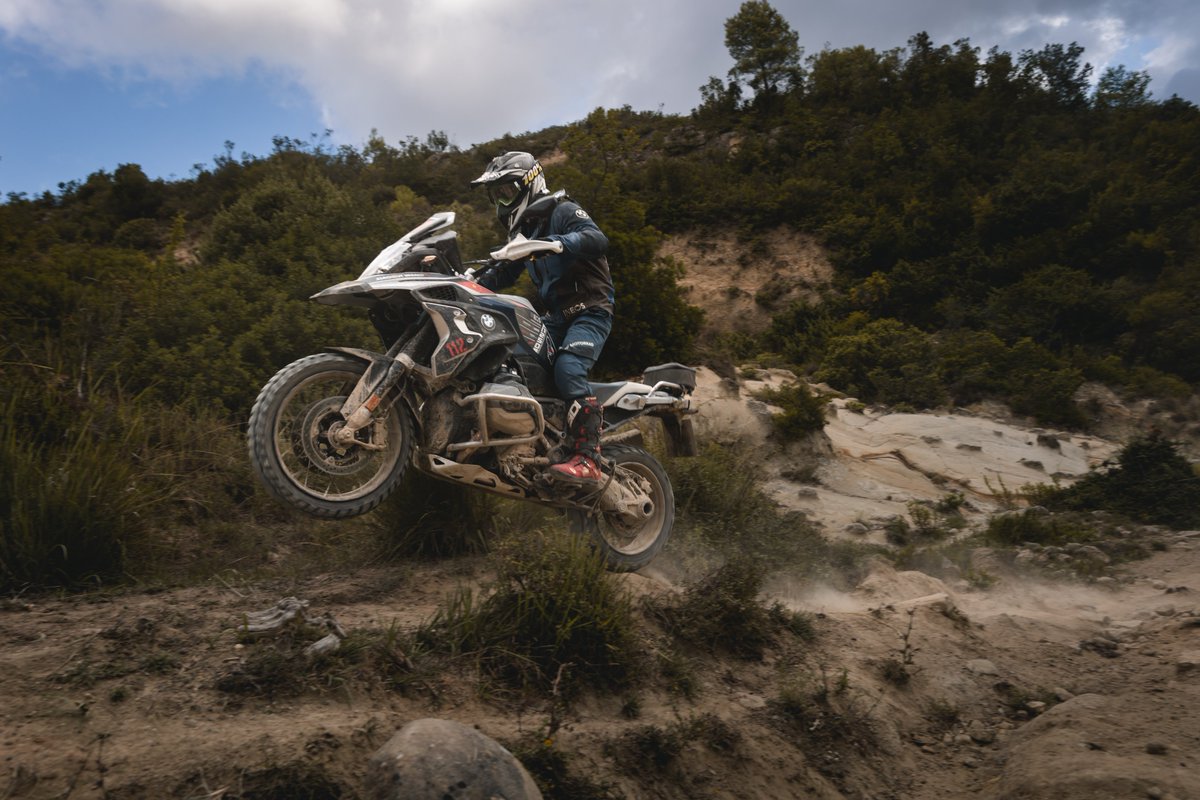 RevistaClaseA's tweet photo. #BMWMotorrad dio por concluido la octava edición del #GSTrophy en Albania. El BMW Motorrad International #GSTrophy2022, la octava edición, ha concluido con un espectacular día entre montañas y la playa cerca de Kavaje, Después de 1.230 km y 15 pruebas especiales.
@bmwmotorradpy https://t.co/39t1Esntcd