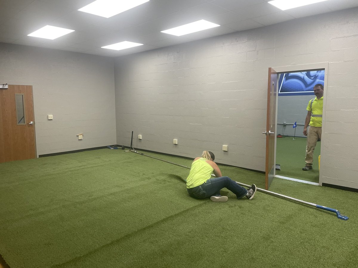 dwu_golf's tweet photo. Big thanks to the team at SYNLawn for installing the turf today for our simulator room! Winter just became a little more fun 👌⛳️ https://t.co/i6eaR6m60Z
