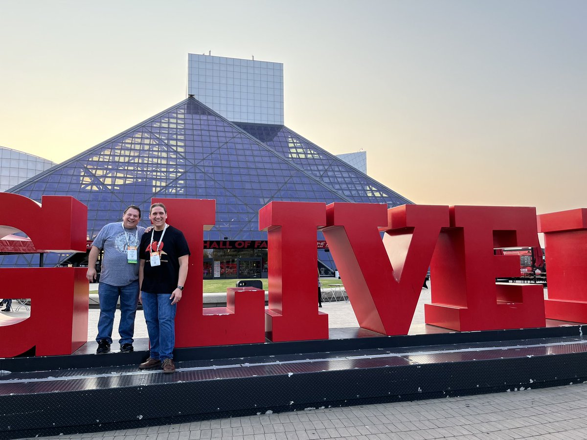 pgrasso's tweet image. Long live rock at #CMWorld with @BuddyScalera 🤘🏻