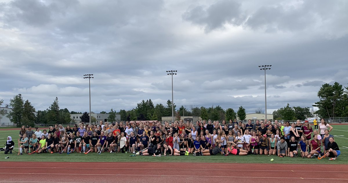Thankful for our <a href="/queensu/">Queen's University</a> community partnerships... This afternoon, @1977seg and the <a href="/queensgaels/">Queen's Gaels</a> Field Hockey Club ran a skills clinic for <a href="/KASSAASports/">KASSAA</a> players - what an amazing turnout! Our <a href="/BayridgeSS_LDSB/">Bayridge SS</a> athletes appreciated the opportunity to work with our future umpires.