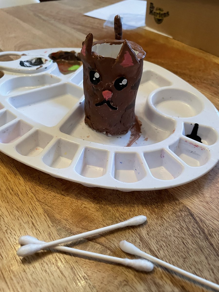 PhotoCons's tweet photo. The kiddo got fresh brown paint on the dried pink nose of her cat. I got to pull out the cotton swabs and explain why saliva is so good at removing wet but not dry acrylic paint. Parenting/conservation win! #ConservationAtHome https://t.co/FcrfMZLw4r