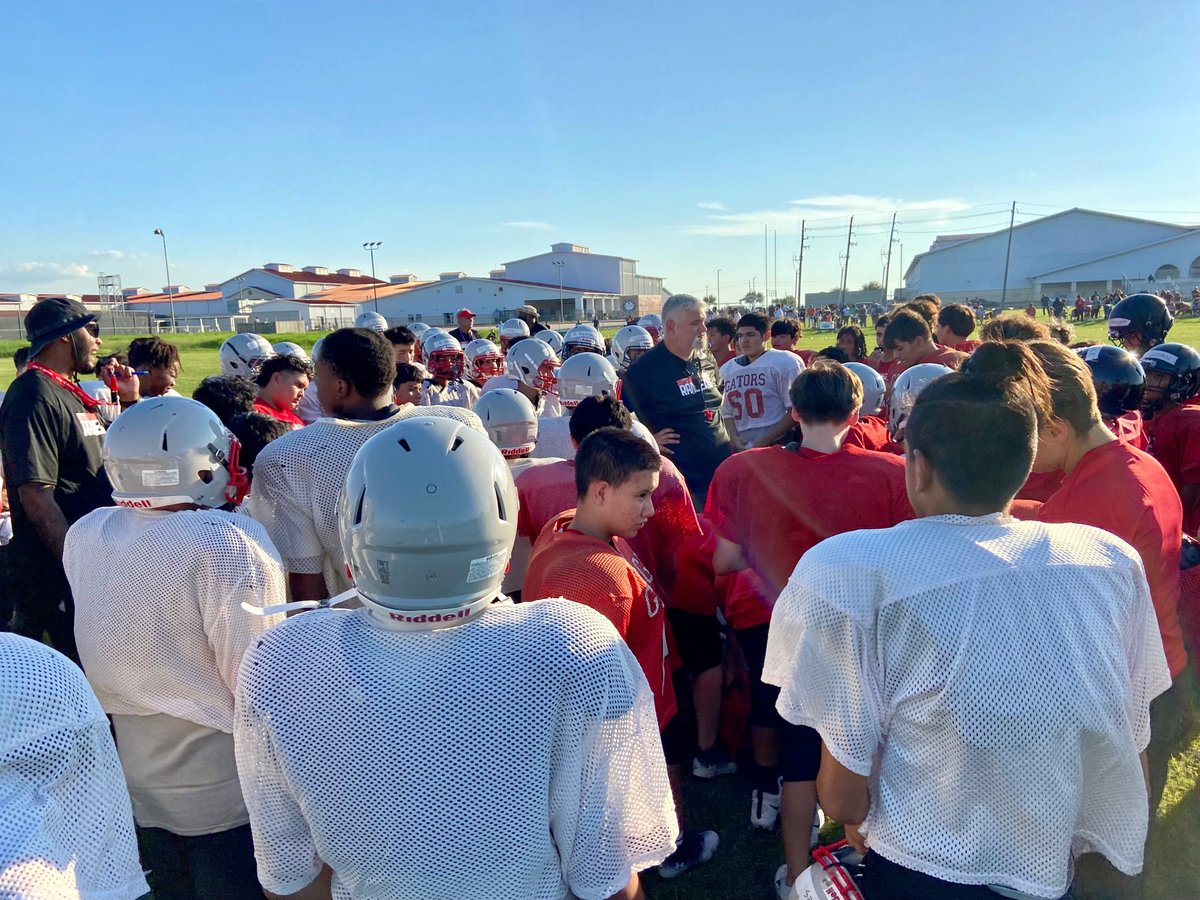 GJHRangers's tweet photo. Football showing their #RangerPride at the scrimmage versus Reading today! #LockedIn ⬛️🟥 https://t.co/jjqVmrcwgS