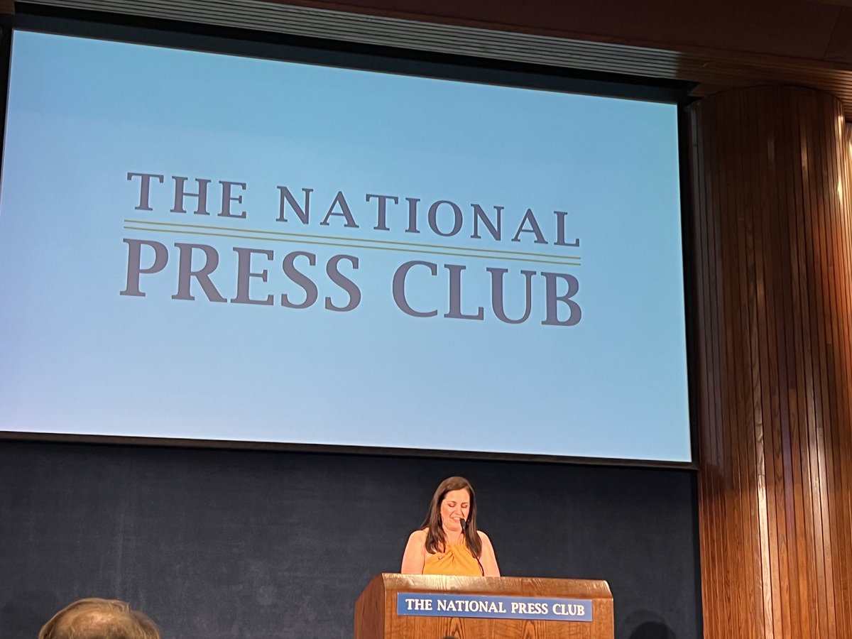 poonam_s's tweet photo. #NPCBee @PressClubDC president @JenJudson kicking off the Press vs Politicians Spelling Bee https://t.co/YoVH8u5Waq