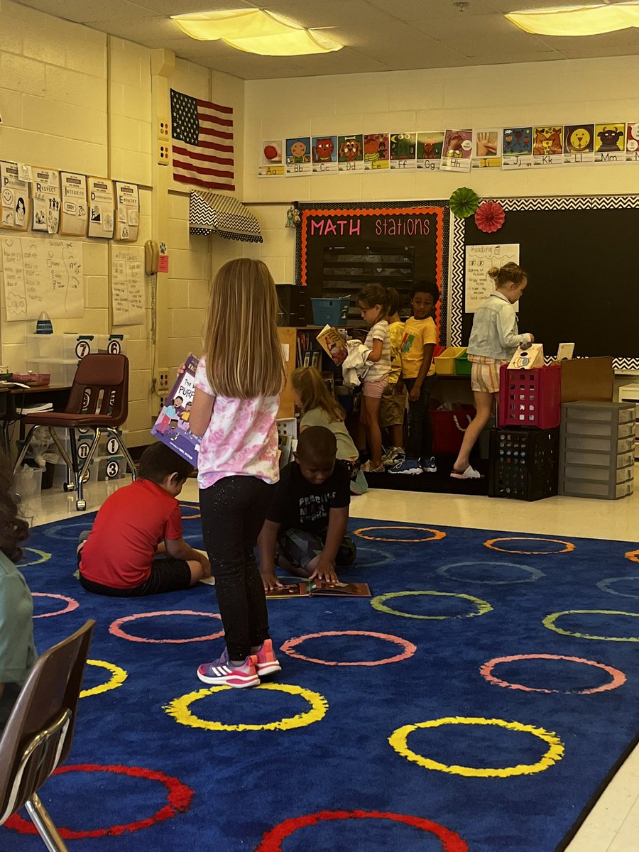 colorful_in_k's tweet image. When you give your kids a choice of playdoh or reading and almost all of them choose to look at the books🎉😍