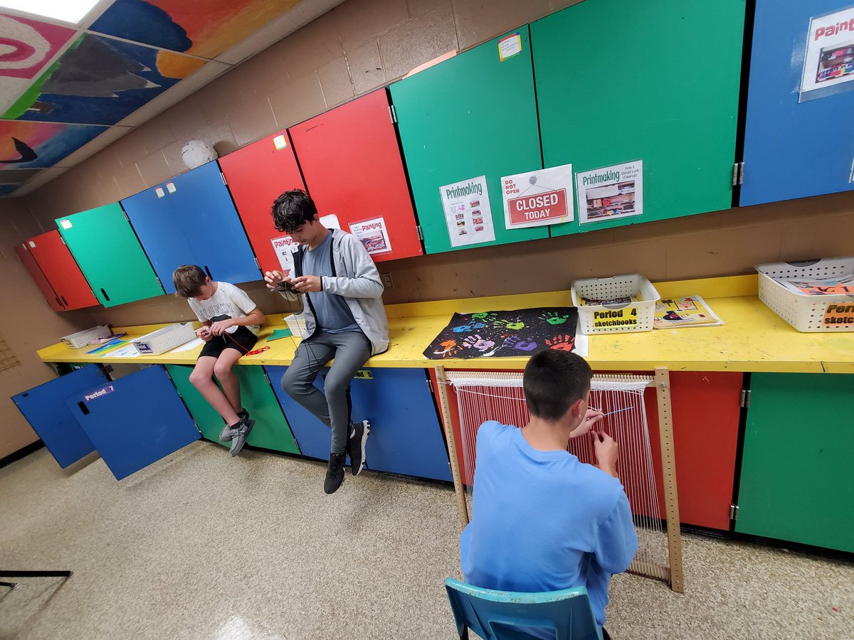 Alma_Art_Pitts's tweet photo. These guys enjoyed a bit of weaving today!! #AMSart #almamiddleschool https://t.co/rIYiXhufqy