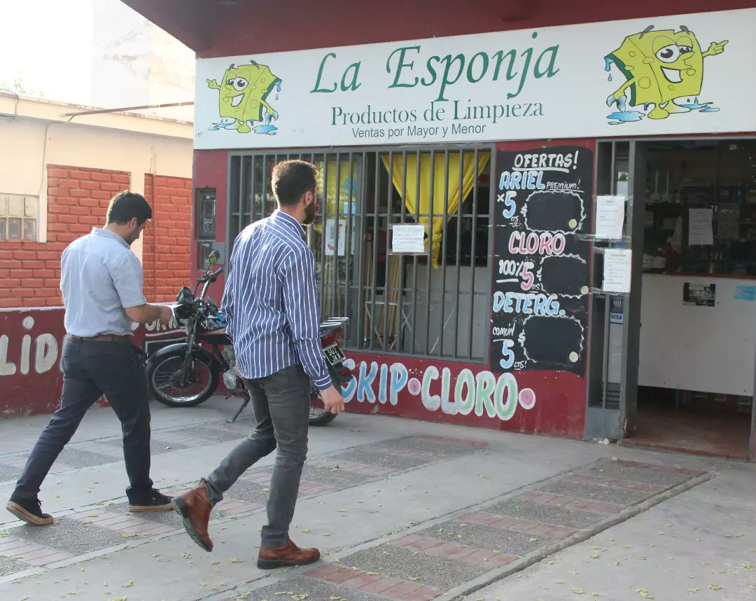 cgalloc's tweet photo. 🫂Esta tarde junto a @navarrogonzalo, responsable de la Agencia Territorial Mendoza del @MinTrabajoAR, recorrimos comercios de Las Heras para hacer conocer el #ProgramaDeBeneficios de ANSES y los programas para la generación de nuevos puestos de trabajo en el sector privado. https://t.co/yOJaNjWN3j