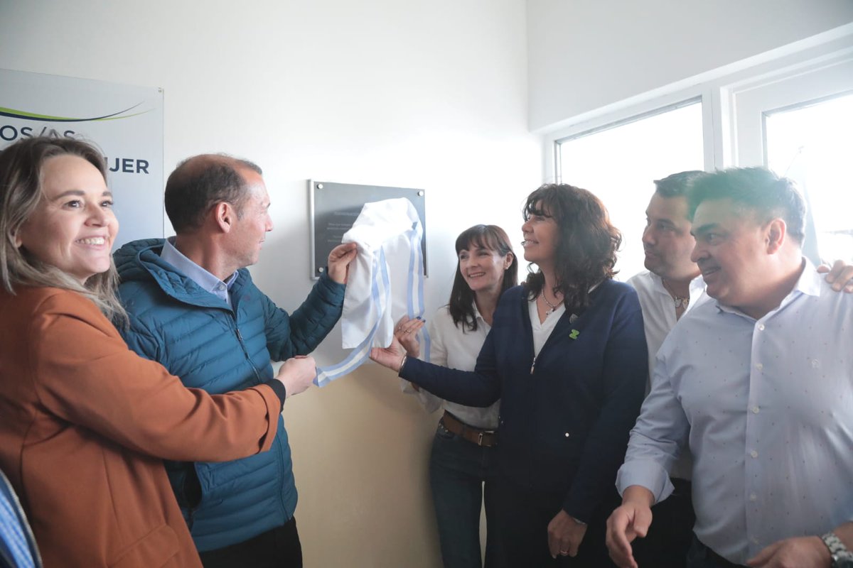 mageferranqn's tweet photo. #Neuquén suma una nueva #CasaIntegral a la red provincial 🏘️ Desde hoy #Zapala cuenta con la casa Rena-Ser, un lugar de acompañamiento, asesoramiento y empoderamiento para mujeres ✊🏼💜 https://t.co/Paw9PLxNPk