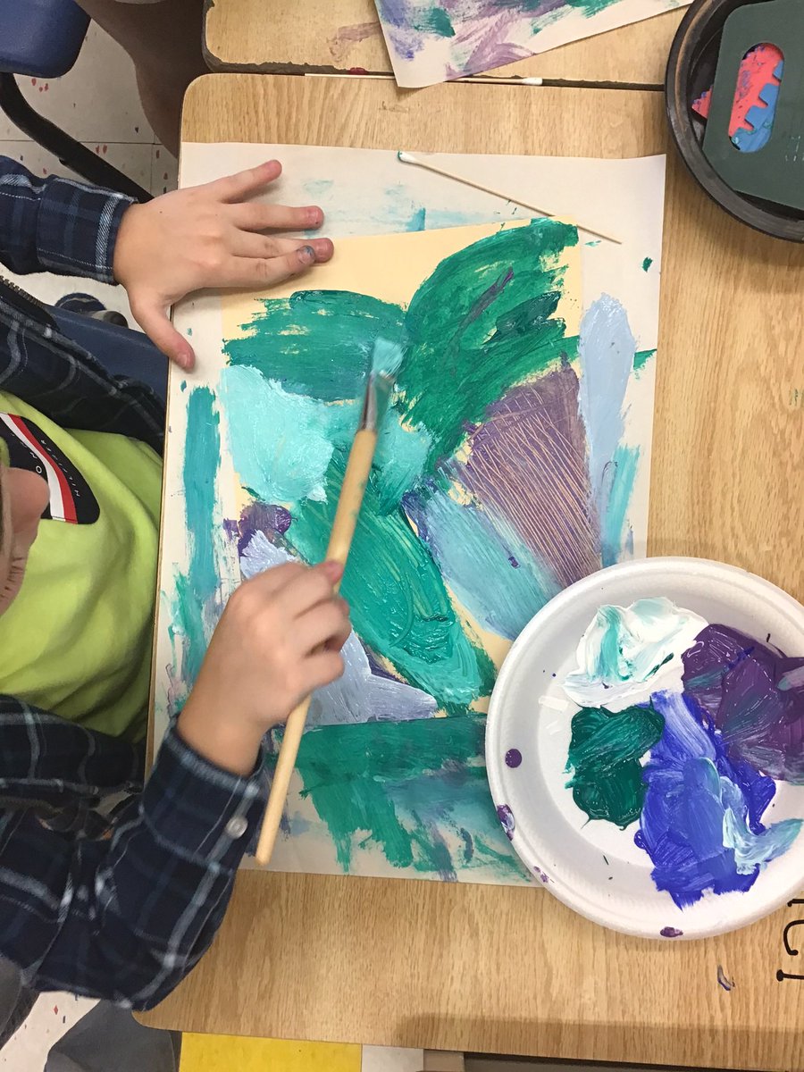 kristen_ortwein's tweet photo. Gr.1/2’s are exploring painting techniques for our collaborative fish mural. So great painting and learning together again! #funwithpaint #elementaryart @Panabaker_HWDSB https://t.co/rcCK66xQ7z