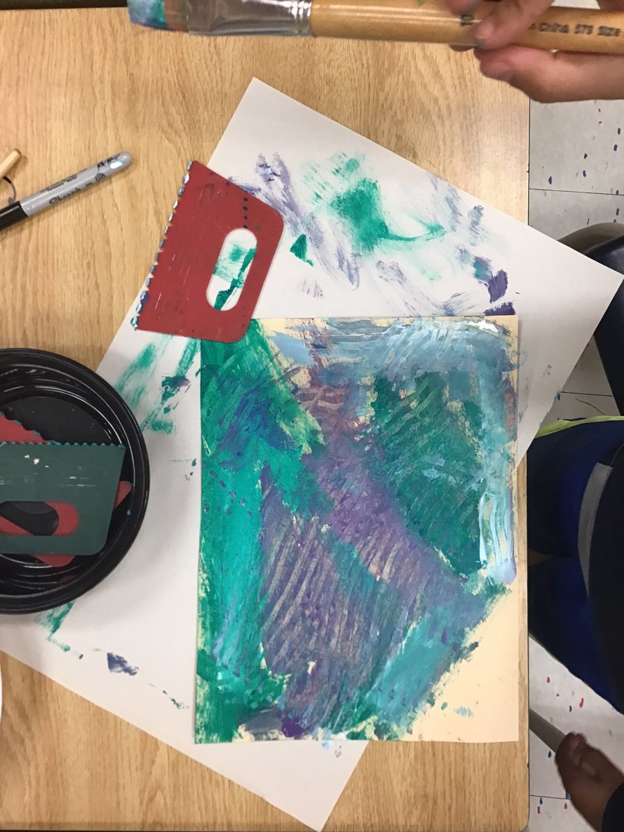 kristen_ortwein's tweet photo. Gr.1/2’s are exploring painting techniques for our collaborative fish mural. So great painting and learning together again! #funwithpaint #elementaryart @Panabaker_HWDSB https://t.co/rcCK66xQ7z