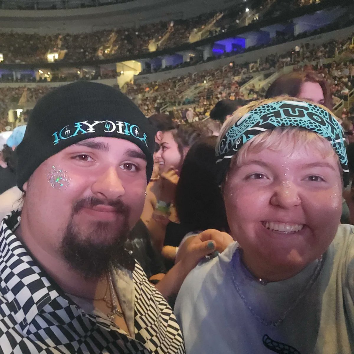 galacticnoel's tweet photo. I HELD JOSH DUN #icystlouis https://t.co/3rPSyOpvyC