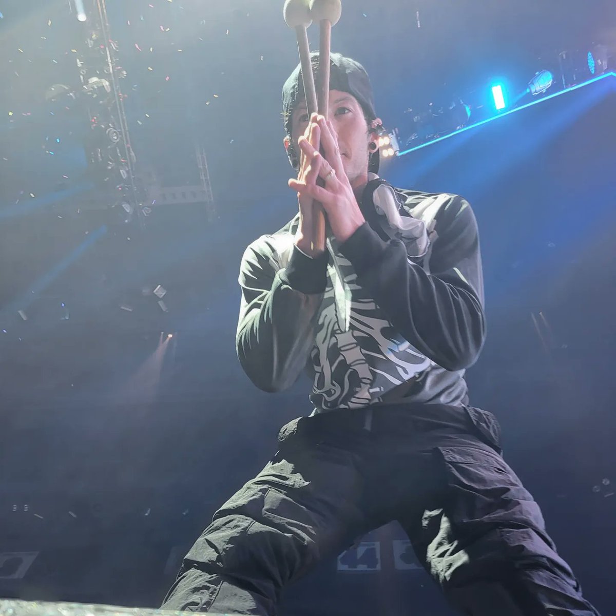 galacticnoel's tweet photo. I HELD JOSH DUN #icystlouis https://t.co/3rPSyOpvyC