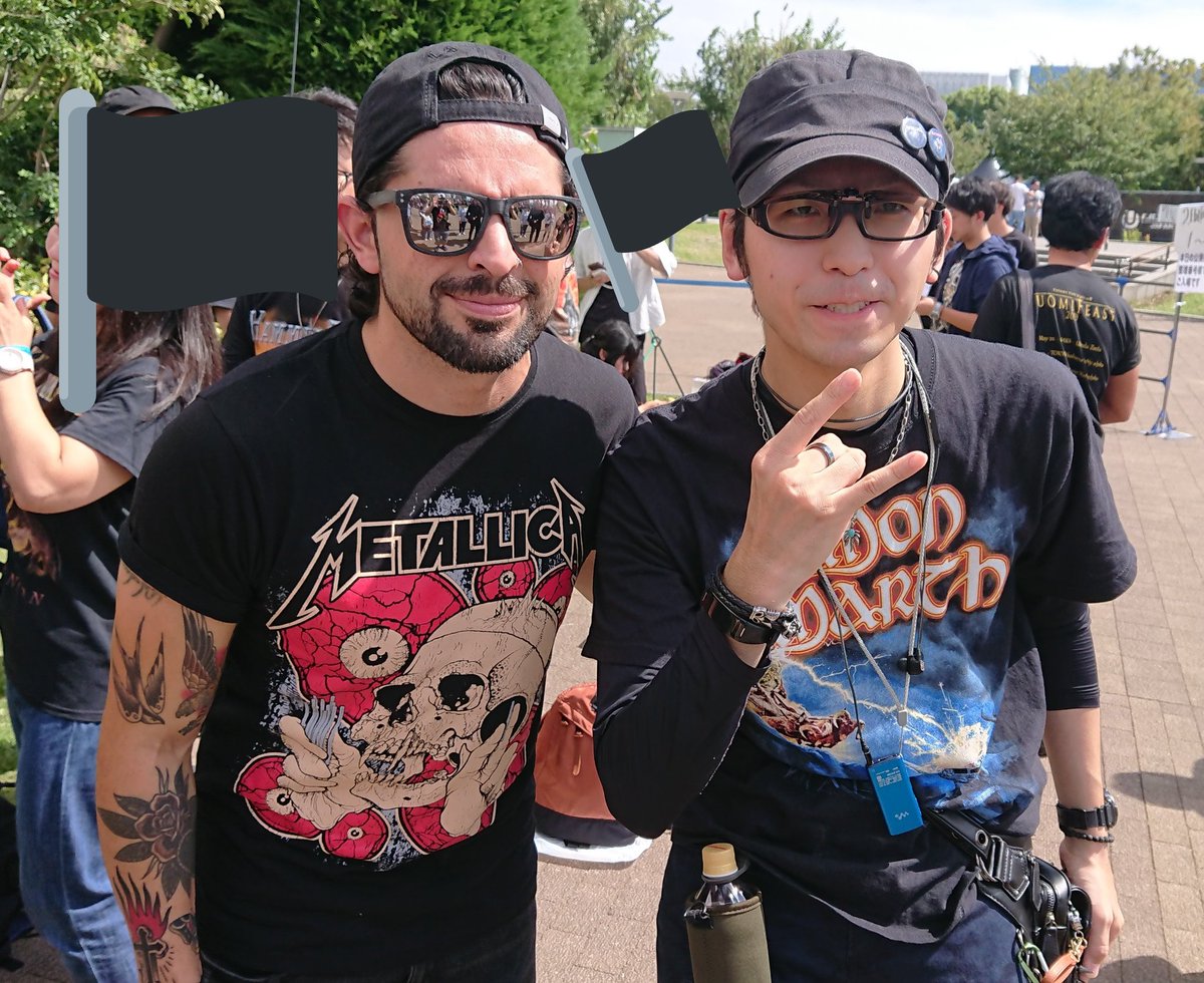 heavymusiclove7's tweet photo. ３年前の今日は！！
 ZEEPdivercityTOKYOで #METALWEEKEND だった。
物販列に並んでいたらロニーロメロ御一行が近づいてきて皆にファンサービスしてくれたんだよね🤩

そして物販列を並んで勝ち取った #hammerfall のミーグリ🖋️📷
お茶目なヨアキム氏😀

この日、OPを飾った #NEMOPHILA は三周年に㊗️👏 https://t.co/8D7IpIBHPS