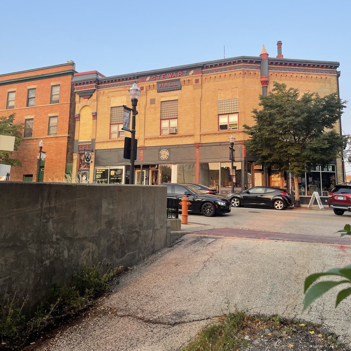 rwagnerful's tweet photo. Alley across from @RedscvrRecords #alley #alleylife #elginil https://t.co/UUzxV98MGm