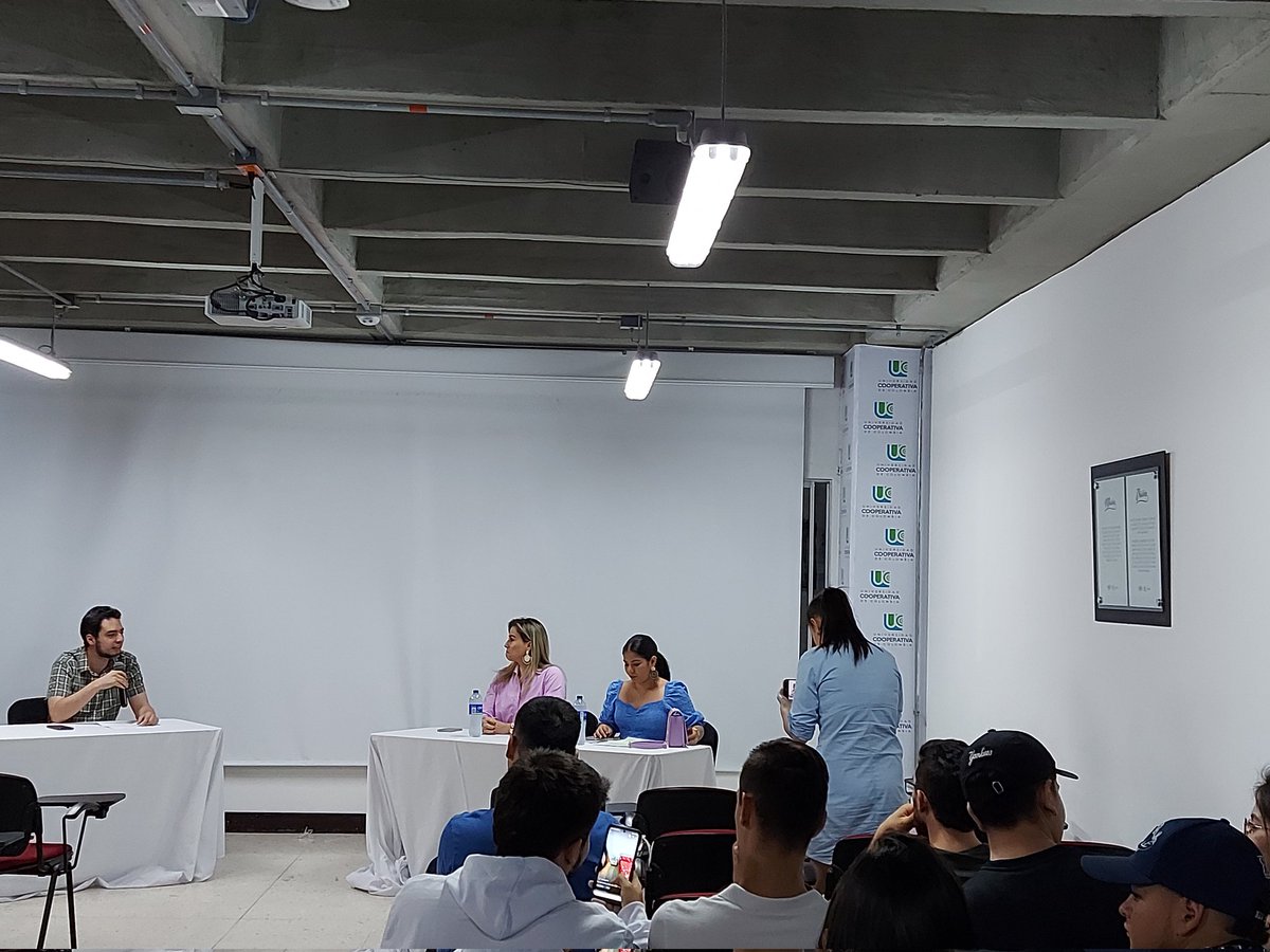 cechaux's tweet photo. @uccibaguespinal @Patoizquierdo @RectoraUCC. Hoy con la visita de la Personera municipal y la Contralora municipal encargada, hablamos de liderazgo femenino. https://t.co/R5ZY9u10V6