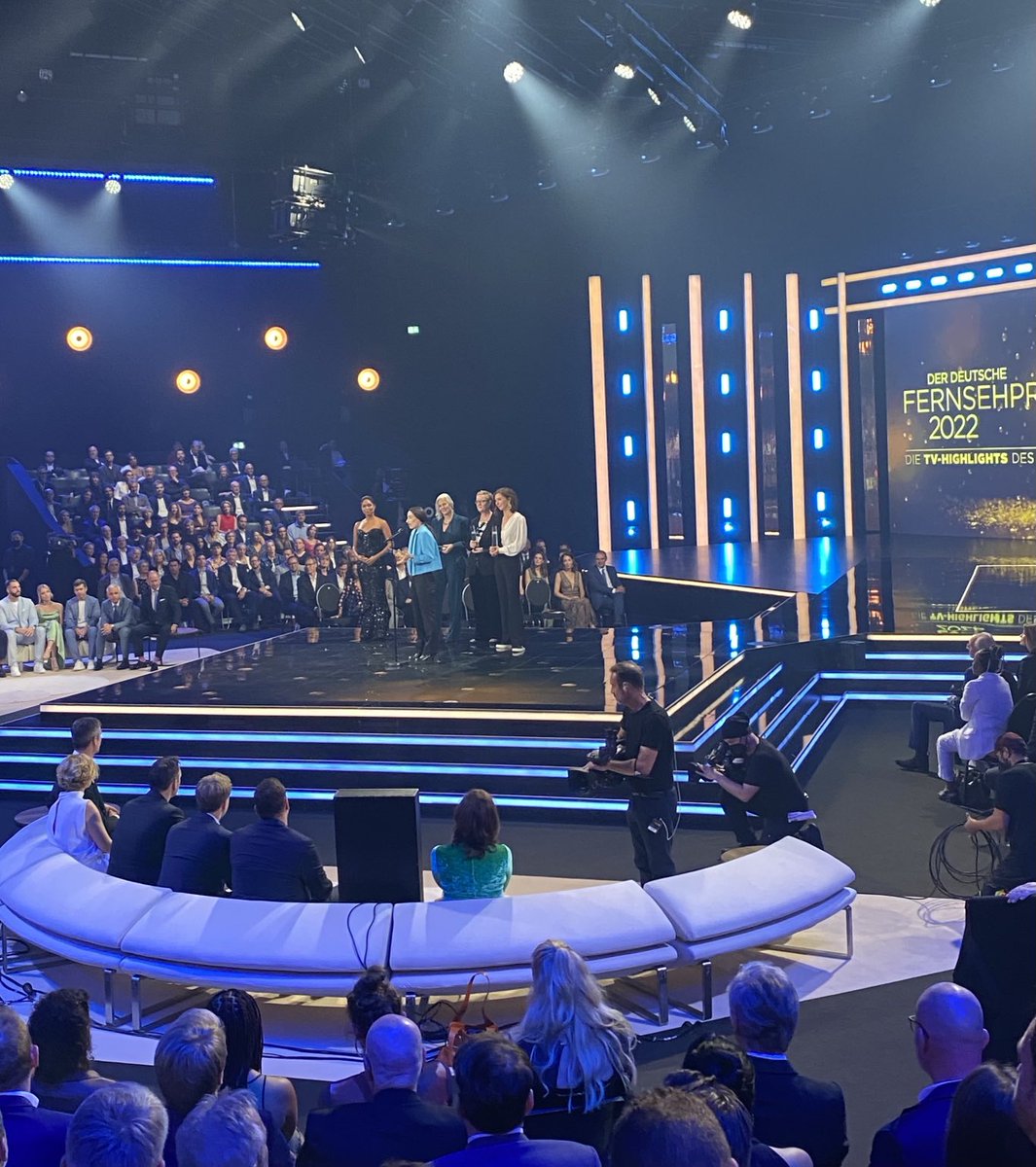 AnneReidt's tweet photo. Tolles Statement für die Kultur. ⁦@3sat⁩|Kulturzeit holt den deutschen Fernsehpreis in der Kategorie Information. 🧡💙❤️ @zdf ⁦@ARD_Presse⁩ ⁦@ORF⁩ ⁦@SRF⁩ https://t.co/sFXxzgl9pA