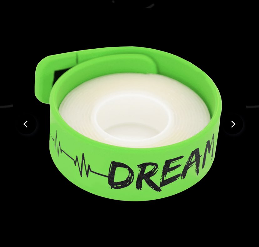 Its_Jawsh's tweet image. What the actual fuck