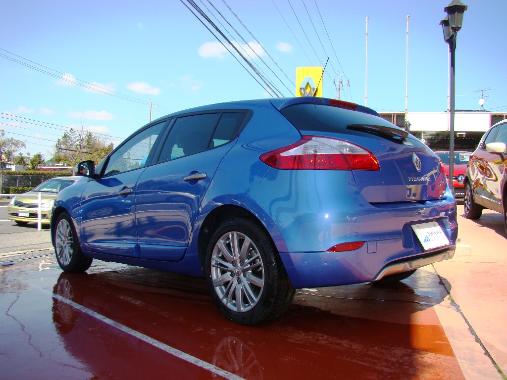 renault_okazaki's tweet photo. メガーヌ3HB GTライン 2.0/CVT：2,680,000円
メガーヌ3R.S.6MT：3,850,000円 https://t.co/G6wgEYU7Q5