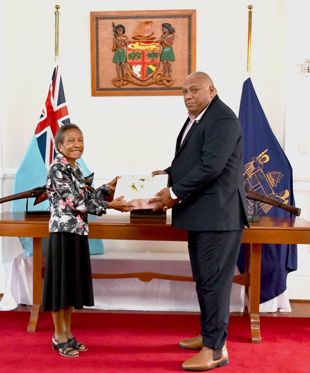 His Excellency, the President, Ratu Wiliame Katonivere hosted a farewell lunch for outgoing Papua New Guinea High Commissioner to Fiji, Her Excellency, Lucy Bogari at the State House this afternoon (15/09/22). Read more: bit.ly/3Bgt91y #FijiNews #TeamFiji #Fiji