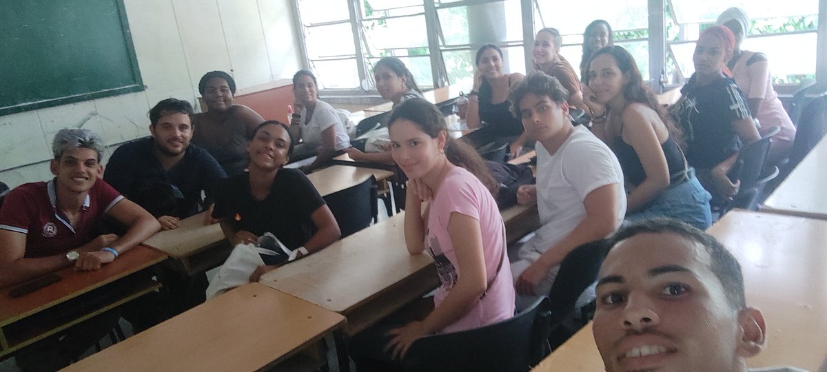 Estudiantes de 2do año debaten en su espacio mensual en el Comité de Base sobre el impacto del #CodigoSí en la familia cubana y sobre el funcionamiento orgánico de la <a href="/UJCdeCuba/">UJC de Cuba</a>...👌, chequean sus resultados docentes y proyectan su apoyo al #10CongresoFEU y a los Juegos 13...🐾🐾