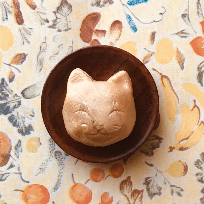 今日のオヤツ。新発田・和泉屋さんの招福ネコもなか 
