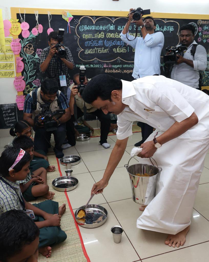 saravofcl's tweet photo. தமிழ்நாட்டின் வரலாற்றில் முதலவருக்கு நீங்காப்புகழை ஈட்டித்தரும் காலை உணவுத்திட்டம். சமூக நீதி வரலாற்றில் மற்றுமொரு மைல்கல். பேரறிஞர் அண்ணா
பிறந்த நாளை விட வேறெந்த நாள் இதற்கு சிறப்பானதாய் அமையும். #MKStalin #SocialJustice #BreakFastRevolution https://t.co/NN5CxXVEvX