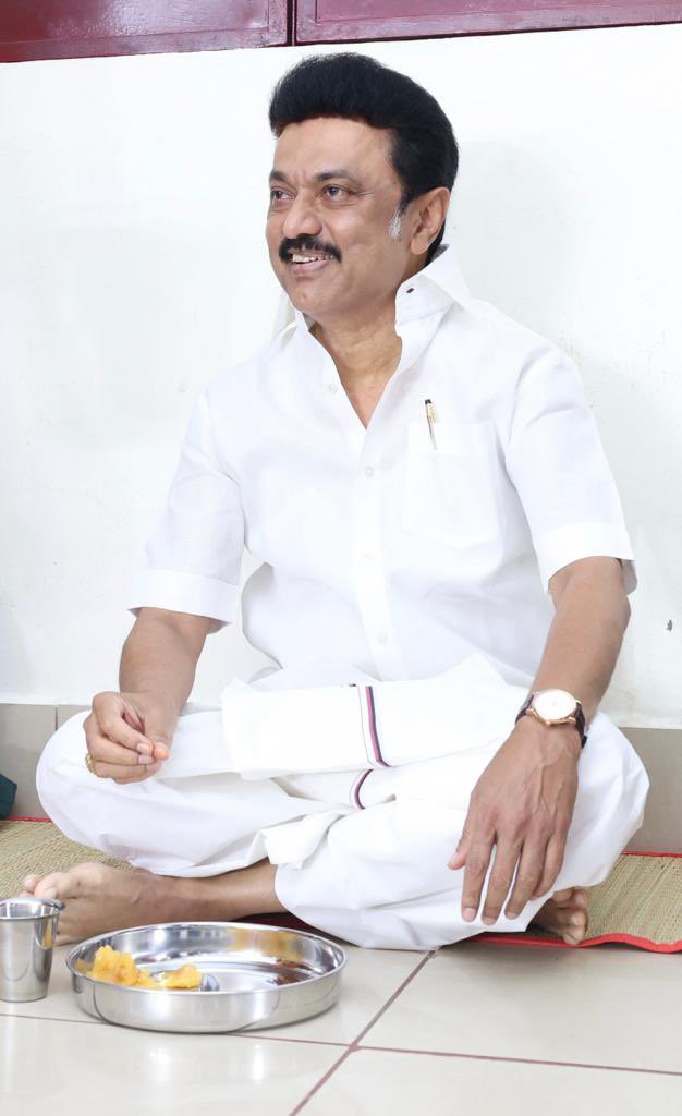 saravofcl's tweet photo. தமிழ்நாட்டின் வரலாற்றில் முதலவருக்கு நீங்காப்புகழை ஈட்டித்தரும் காலை உணவுத்திட்டம். சமூக நீதி வரலாற்றில் மற்றுமொரு மைல்கல். பேரறிஞர் அண்ணா
பிறந்த நாளை விட வேறெந்த நாள் இதற்கு சிறப்பானதாய் அமையும். #MKStalin #SocialJustice #BreakFastRevolution https://t.co/NN5CxXVEvX