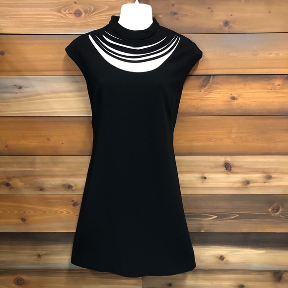 DesignMe_fab's tweet photo. So good I had to share! Check out all the items I'm loving on @Poshmarkapp #poshmark #fashion #style #shopmycloset #stussy #versacecollection #lizclaiborne: https://t.co/eF4Hlp3o34 https://t.co/3QarrNPP2t