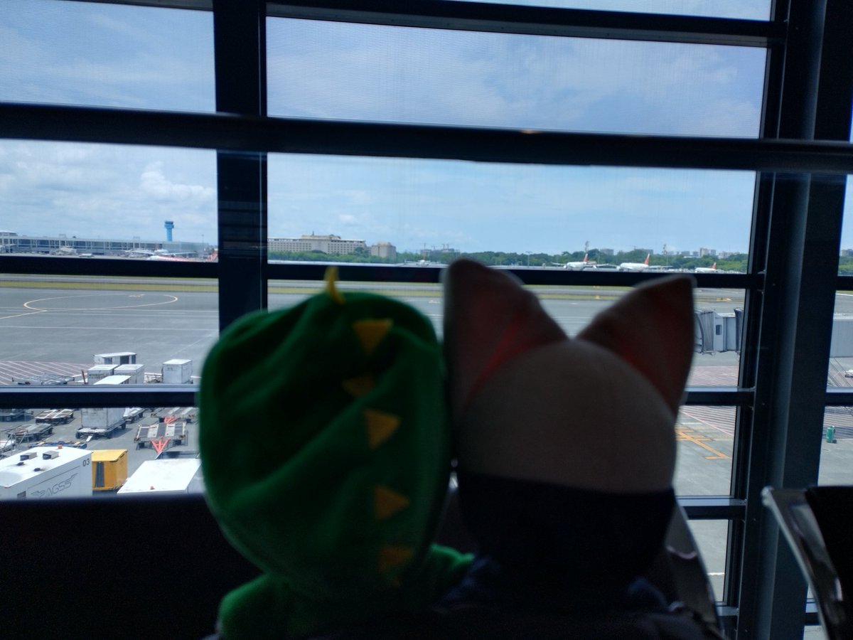 FoxI___Ny's tweet photo. ✈️🇰🇷 with @jiniretofficial https://t.co/ww7LBWbJNB
