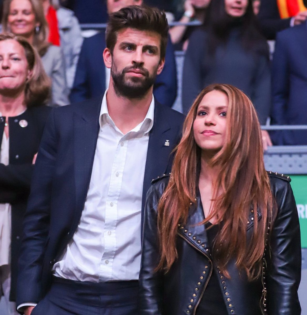 PopTingz's tweet photo. Amid their divorce, Gerard Piqué has kept Shakira's Grammys in his office and refuses to return them. https://t.co/K45dkgu6vW