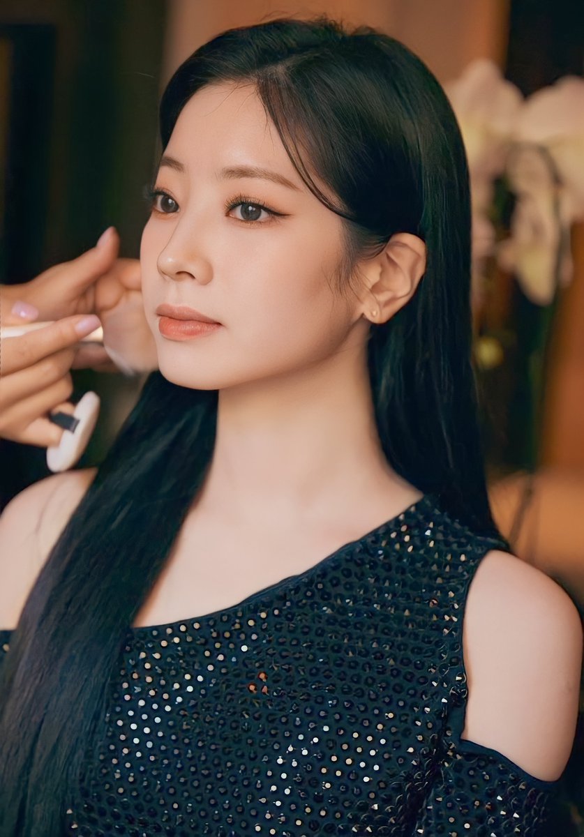Wansu1020's tweet photo. THE VISUAL???? THE BODYY!?🙇🏻‍♀️

#DAHYUN #다현 https://t.co/WHfzRR36rY