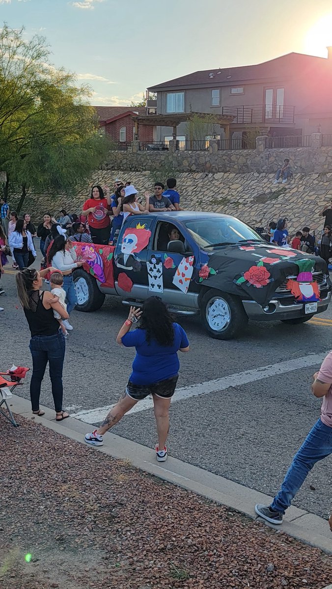 MariaNi05051232's tweet photo. My baby's last Americas Homecoming '22.⚽️❤️#senior23 @Americas_HS @Girls_SoccerAHS @americashs_avid @AHS_TEC @BlazerNationAHS https://t.co/OQu2IfLV2Z