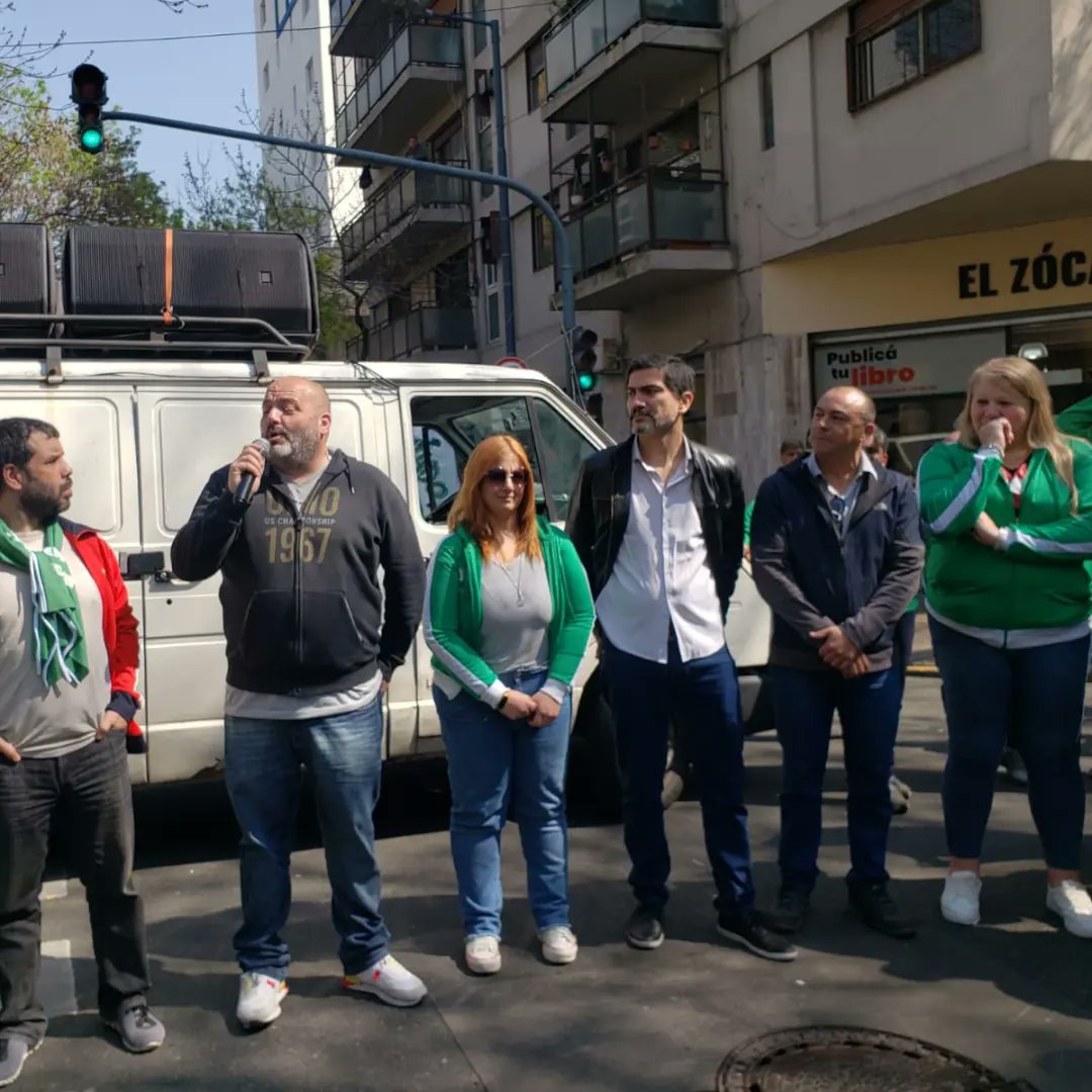 PLENARIO GENERAL DE DELEGADXS DE ATE CAPITAL
En el día de hoy realizamos un masivo plenario de delegadxs nacionales con el objetivo de tratar la urgente recomposición salarial de lxs trabajadorxs estatales.