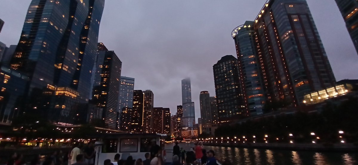 TheFiSG's tweet photo. Creemos que fue destino, pero fue un descuido.
🌆 💜 
#Chicago #ChicagoNight #Buildings #ChicagoLake #LakeMichigan #WindyCity https://t.co/U7VTfrI7Ih