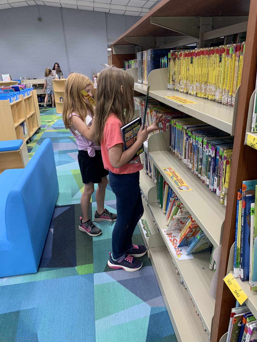 mandriaslee's tweet photo. 💙💛 📚 Getting comfy with a good book @ PES Library!  📚💛💙 https://t.co/FCQKvpoKU9