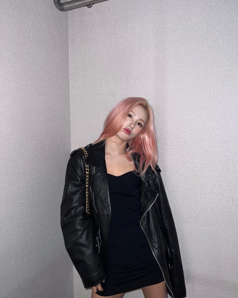 Miyeon_mp4's tweet photo. 면스타그램 🖤 https://t.co/ondyHqtcRC