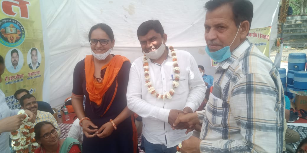 PramendraKulhar's tweet photo. #दुर्लभ_तस्वीर

#संघर्ष_की_डायरी_2021
#आमरण_अनशन_स्थल_शहीद_स्मारक_जयपुर
#RESLA_2022
#रेसला_परिवार_झुन्झुनू
@MohanSihag24 @SumerKhatana8 @Reslarajasthan1 @asharam_pandar @PRESIDENTBKN2 @chitraaum @DrBDKallaINC @GovindDotasra @VasudevDevnani @ashokgehlot51 @SachinPilot https://t.co/ONLlpbwD8N