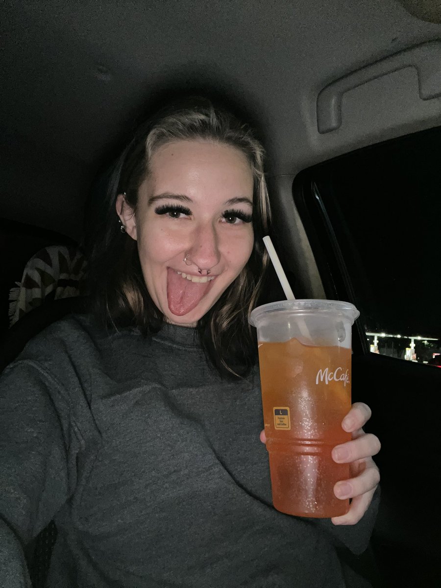 watersignx5's tweet photo. Ya girl just manifested a free LARGE McDonalds soda yasss https://t.co/q1wBEiecgC