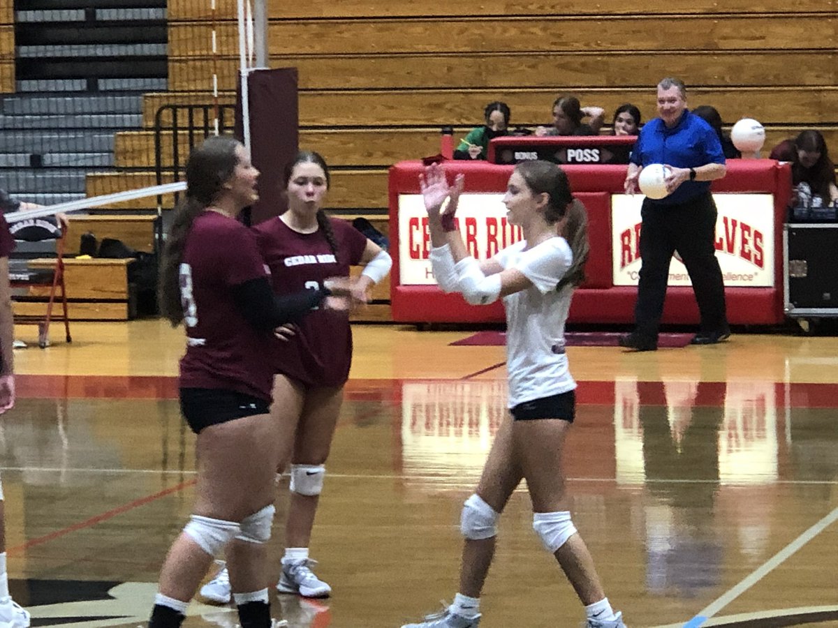 Volleyball_CRHS's tweet image. JV sweeps Southern Alamance! Photo credit Brad Tapper! @CRHSRedWolves @AthleticsCRHS