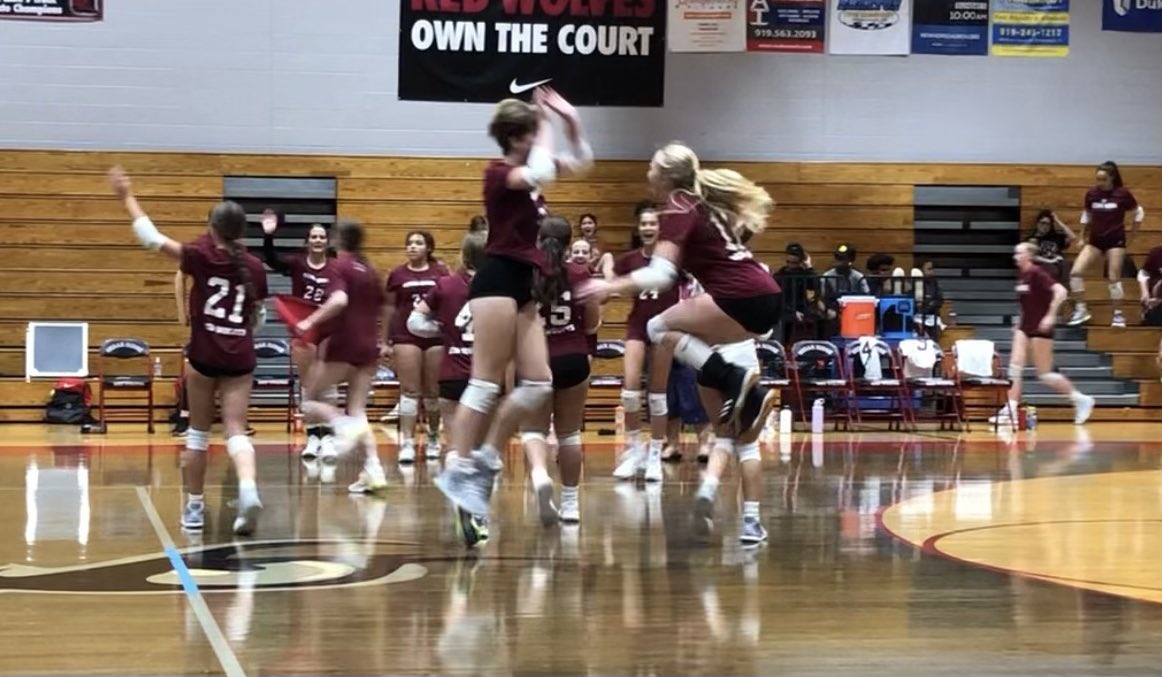 Volleyball_CRHS's tweet image. JV sweeps Southern Alamance! Photo credit Brad Tapper! @CRHSRedWolves @AthleticsCRHS